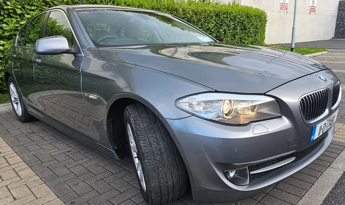 BMW 5-Series 2011 - Image 2