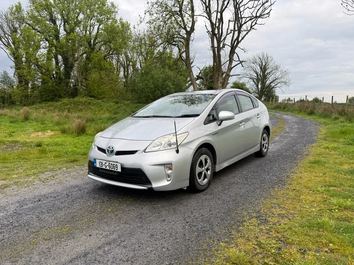 2013 Toyota Prius LOW MILEAGE - Image 3