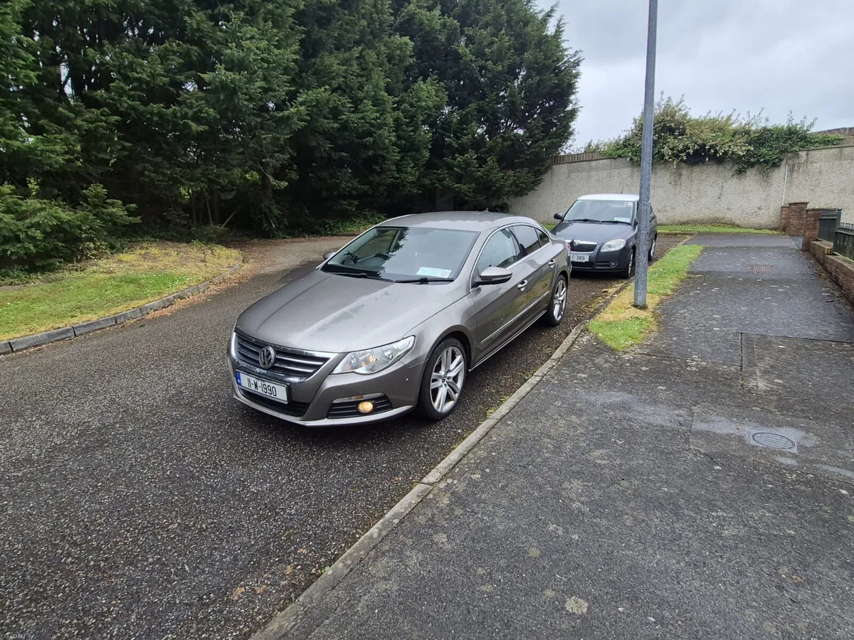 Volkswagen Passat 2011 - Image 2