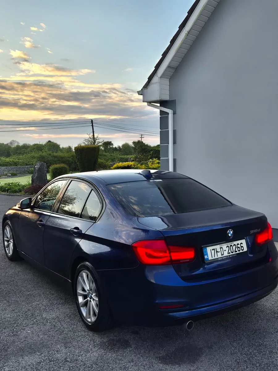 BMW 3-Series 2017 Black Pack - Image 4