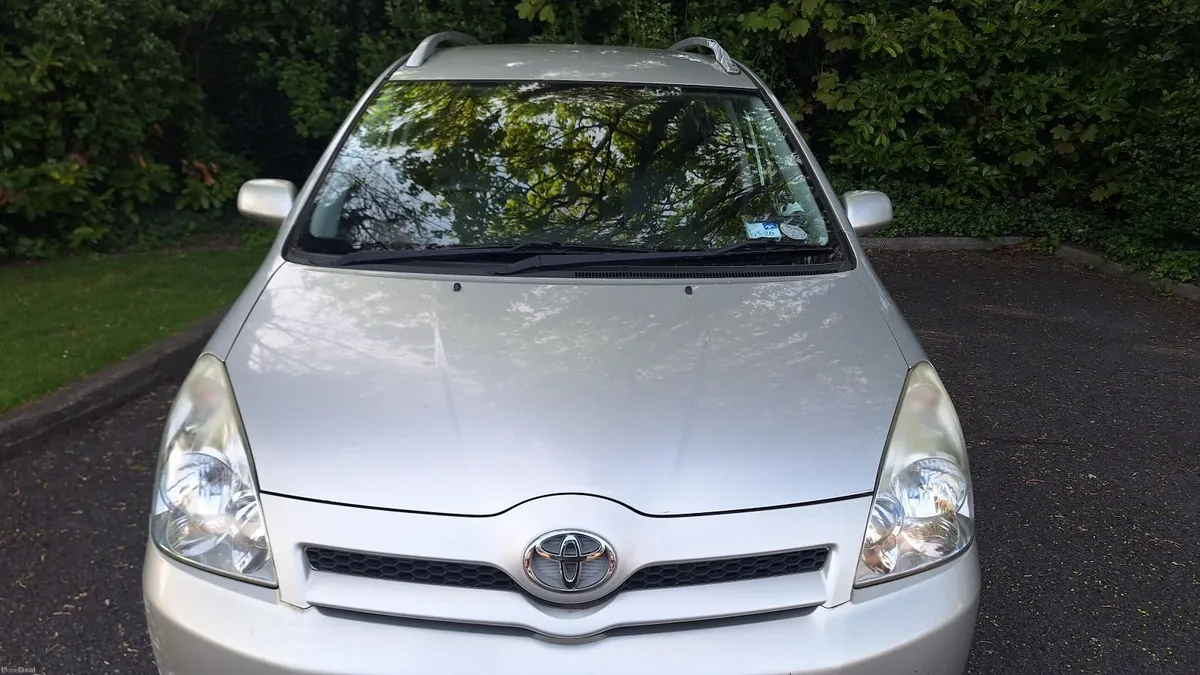 Toyota Corolla 2005 - Image 1