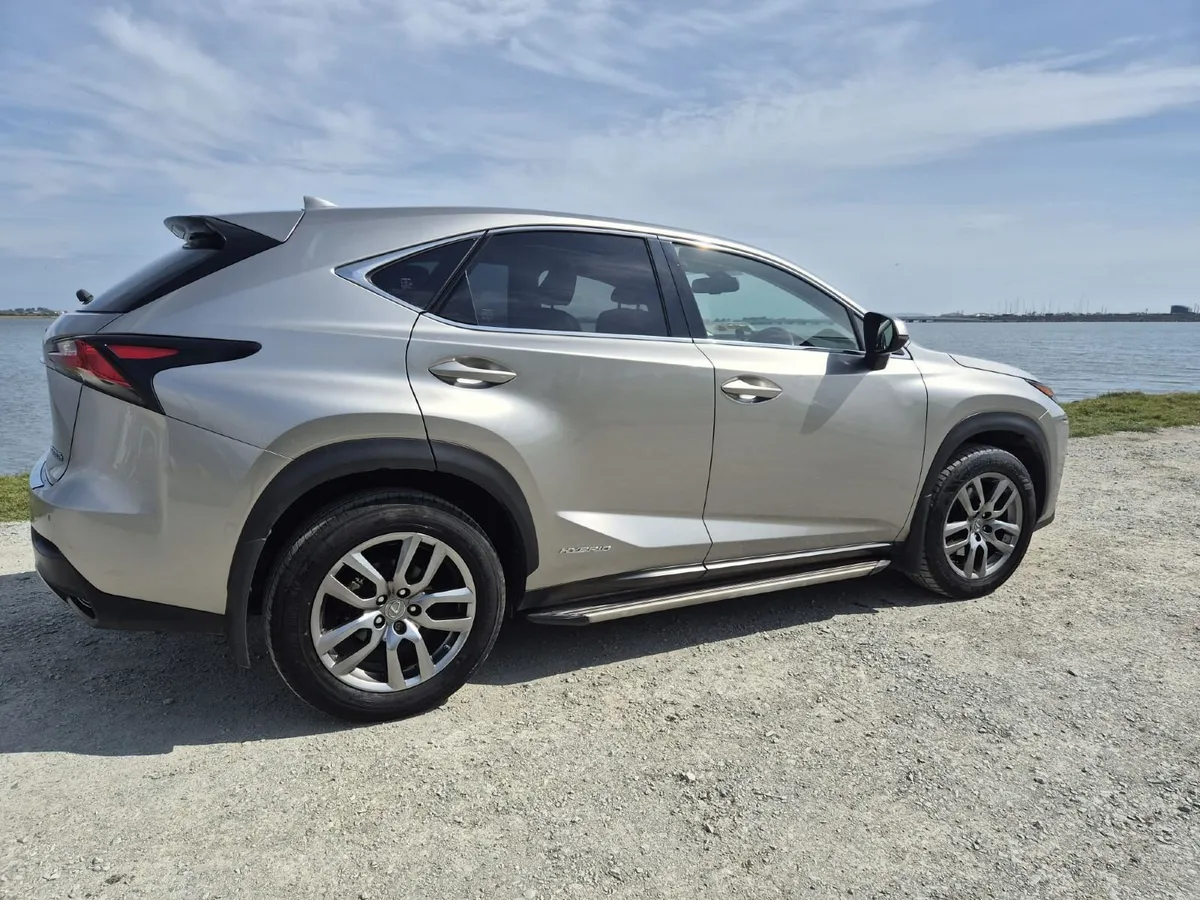 Lexus NX 300H 2.5 LUXURY 4WD SUNROOF 2015 - Image 2