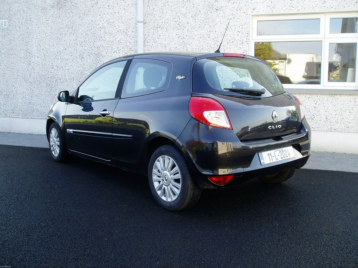 2011 Clio NCT May 2027 - Image 3