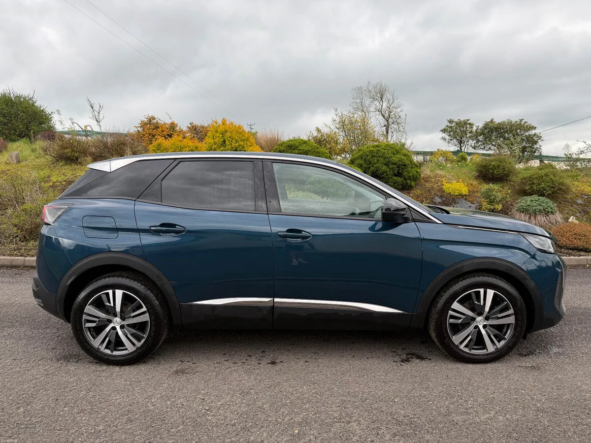 Peugeot 3008 DIESEL ESTATE - Image 4