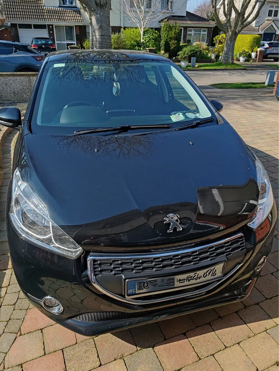Black Peugeot 208 - Image 2