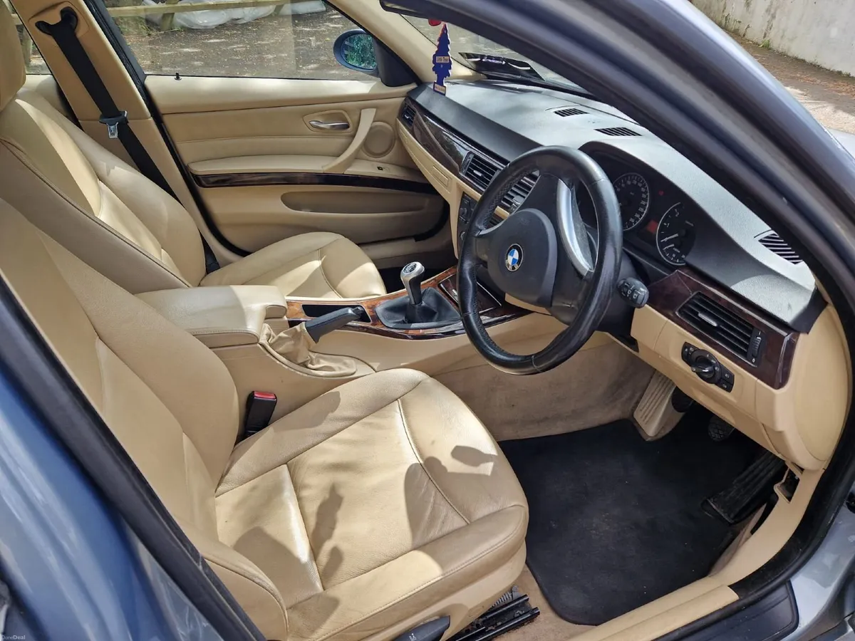 BMW 3-Series 2007 - Image 2
