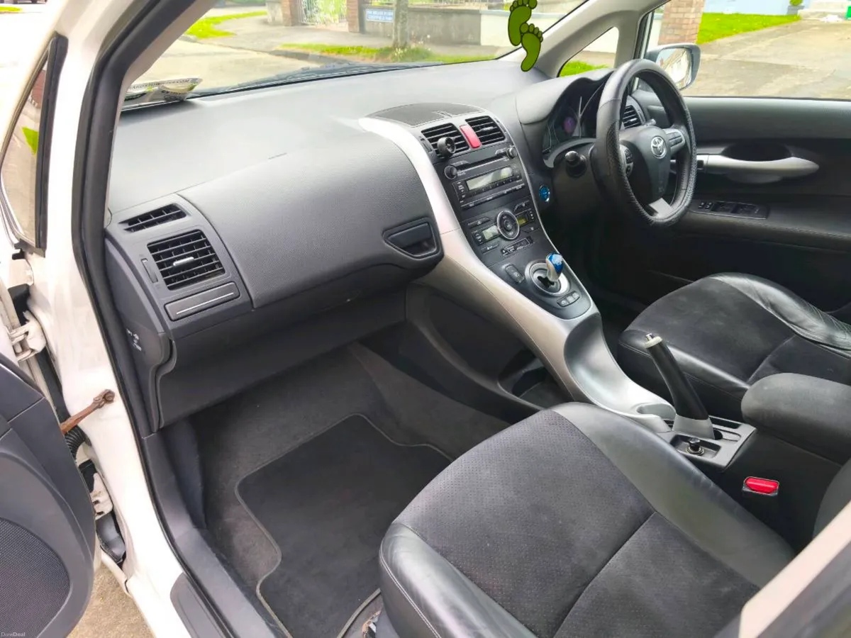 Toyota Auris 1.8 Automatic T Spirit - Image 4