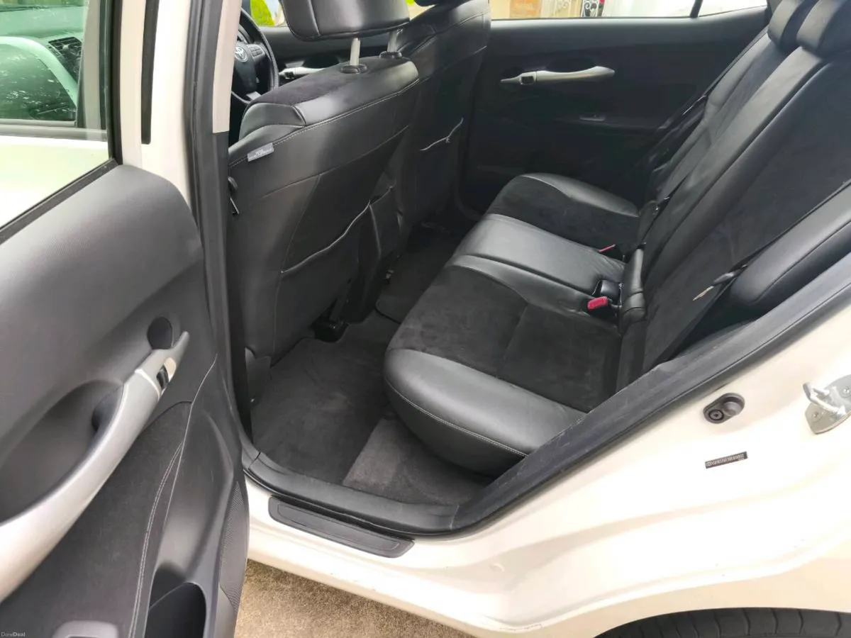 Toyota Auris 1.8 Automatic T Spirit - Image 3