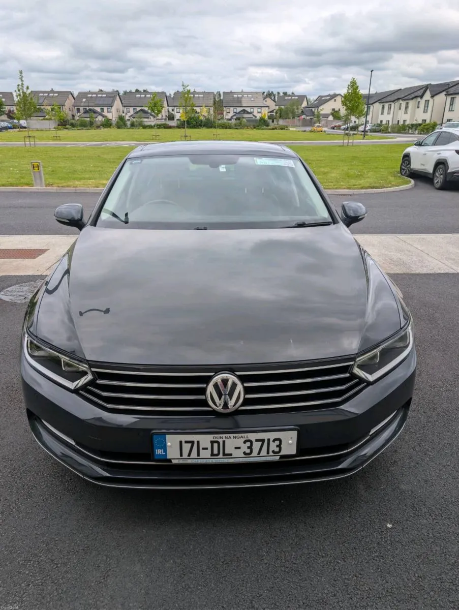 Volkswagen Passat - Image 1