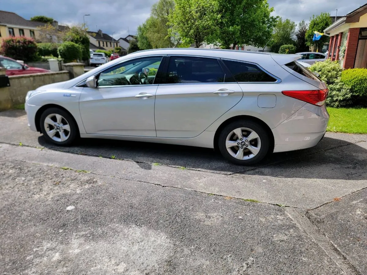 Hyundai i40 estate - Image 3