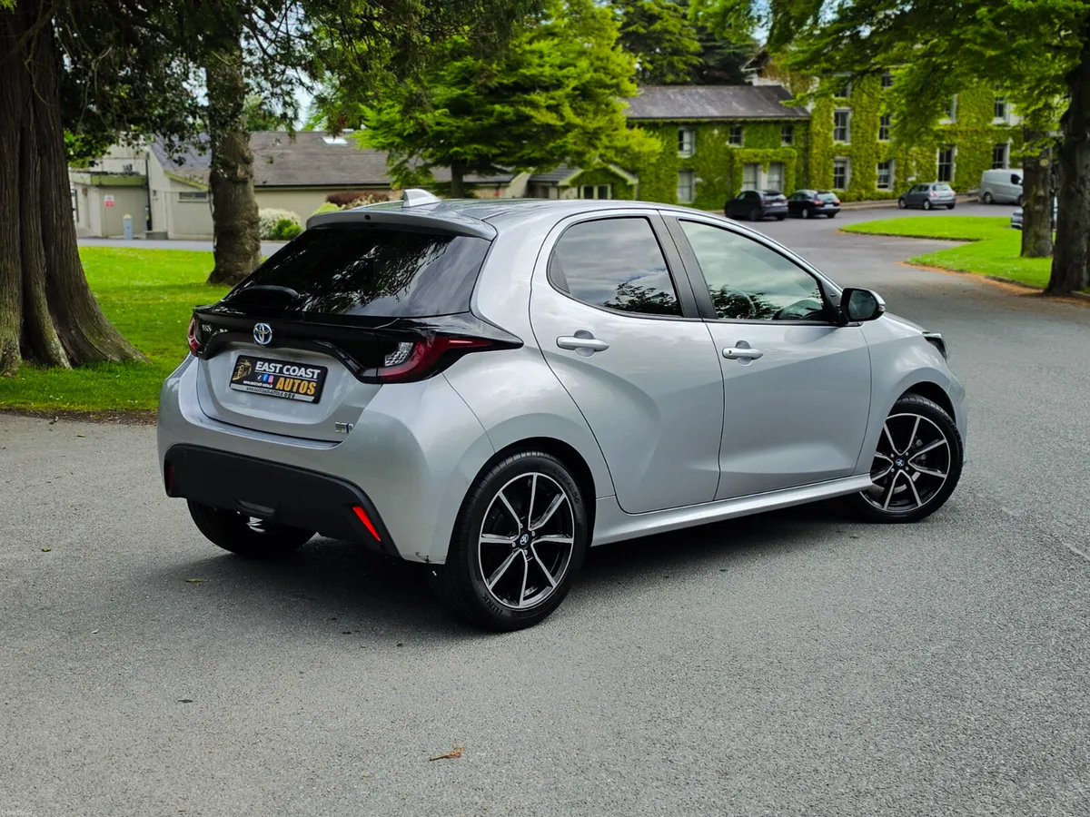 2022 Toyota Yaris 1.5 Petrol Hybrid Automatic Luna - Image 3