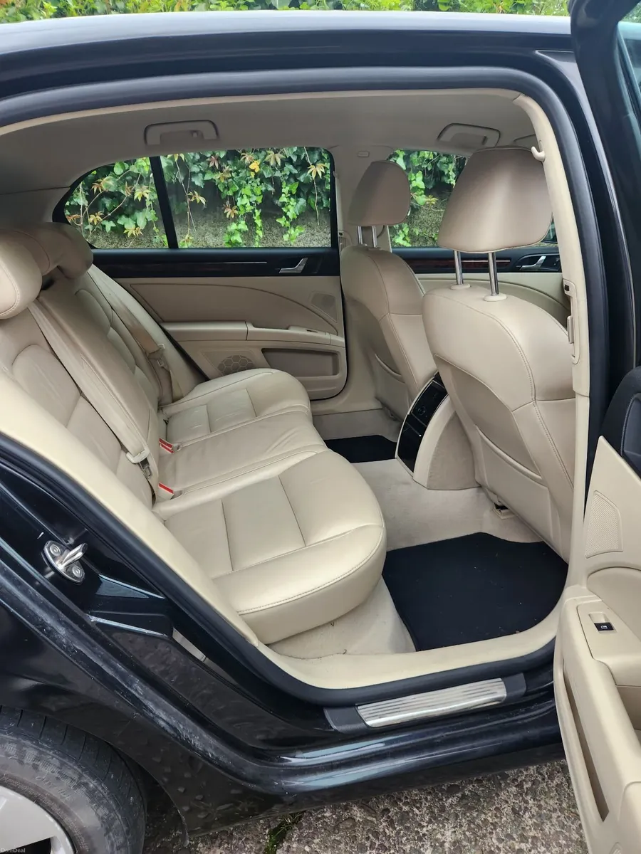Skoda Superb 2011 - Image 3