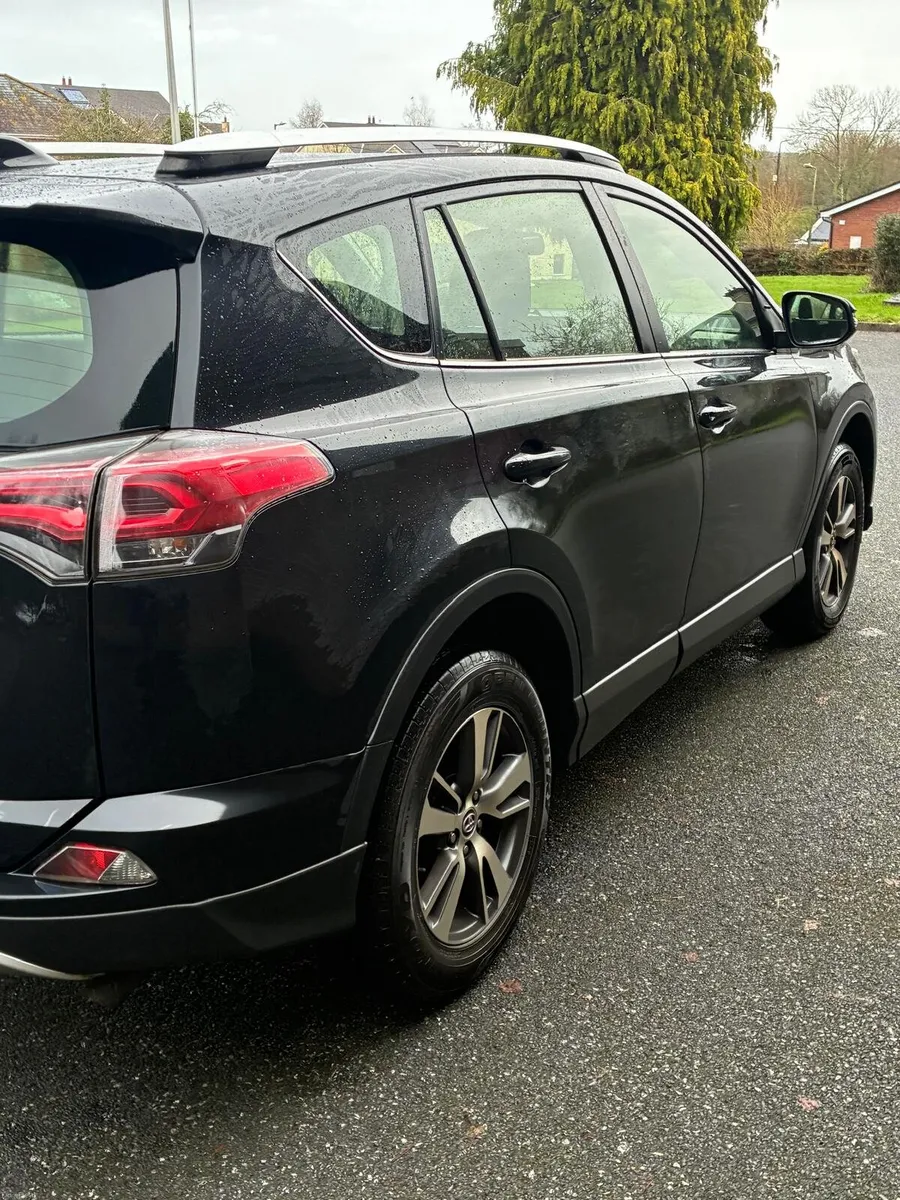Car - Image 5