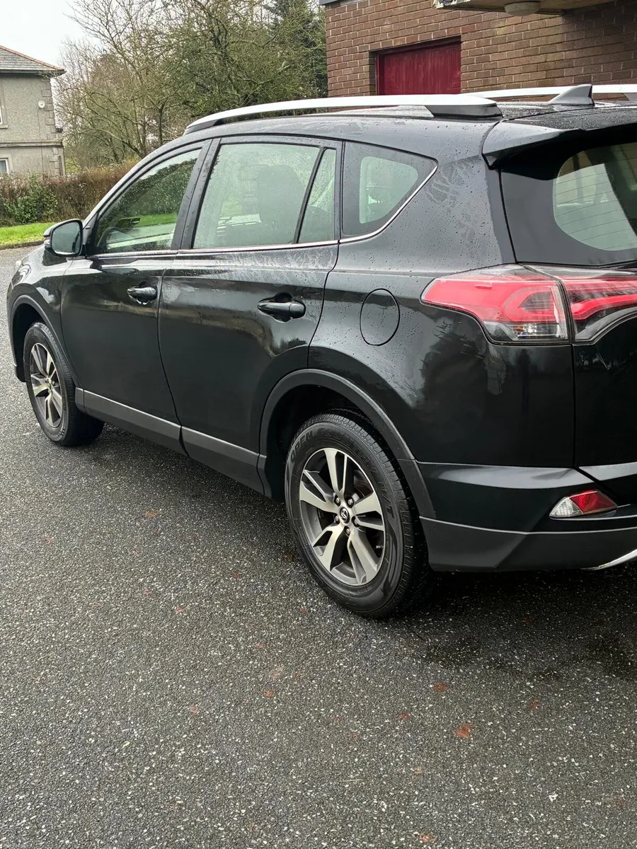Car - Image 3