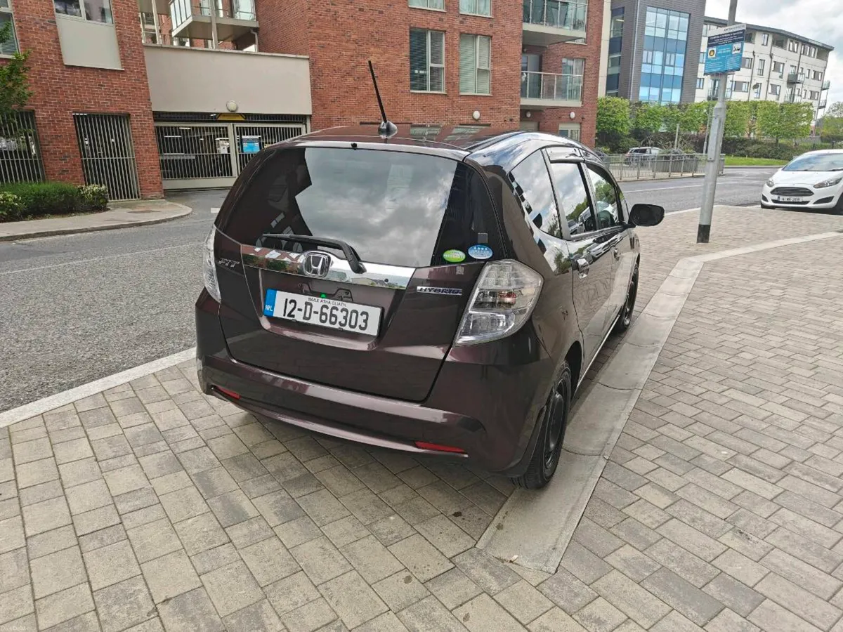 Honda Fit hybrid 2012 6300km - Image 2