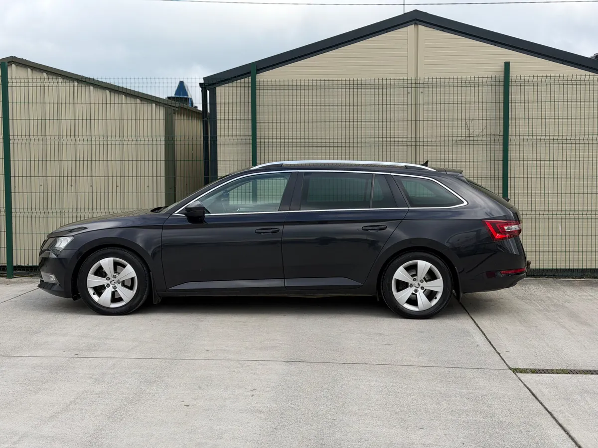 Skoda Superb 162 2.0 TDI Top Spec Estate - Image 4