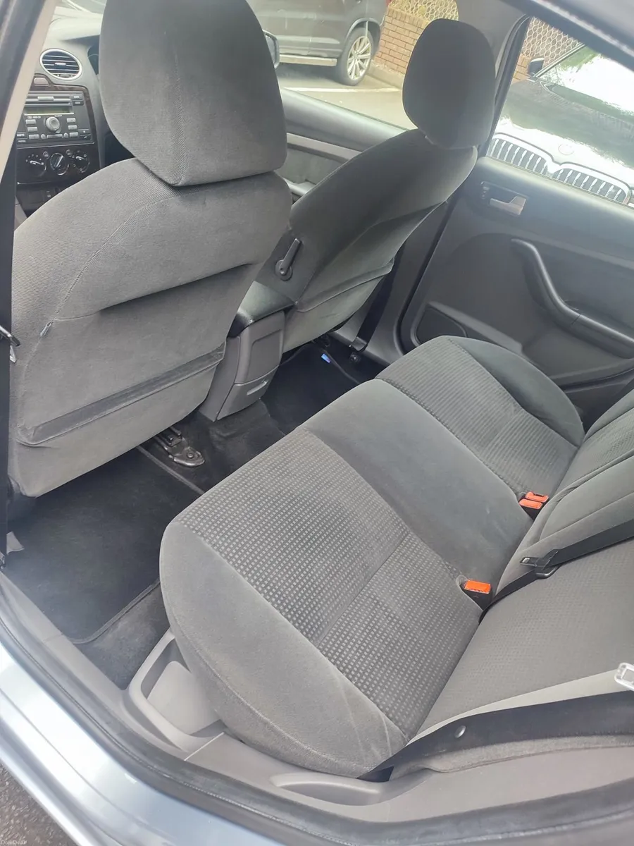 Ford Focus Ghia 2007 1.6L Petrol - Image 2