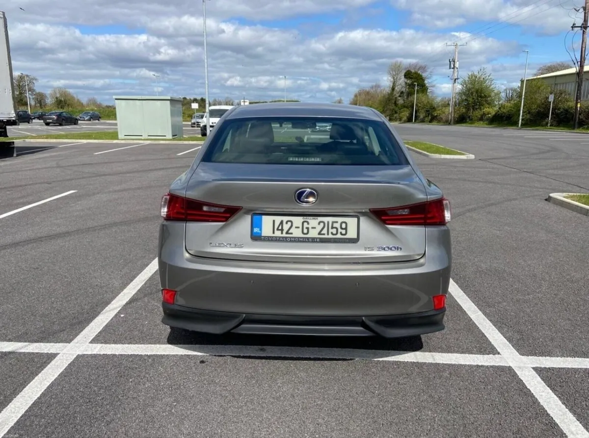 Lexus is 300 h - Image 2