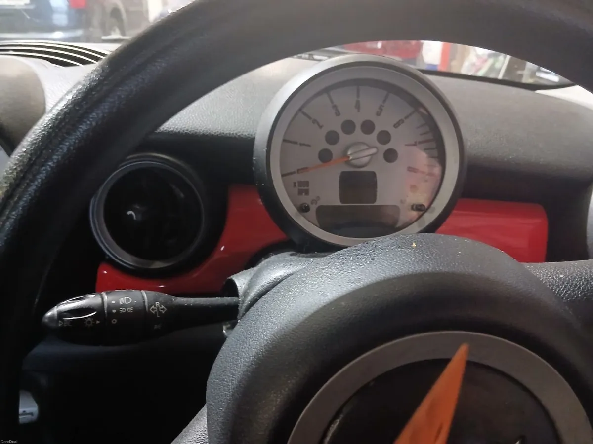 Mini Cooper 2010 - Image 2