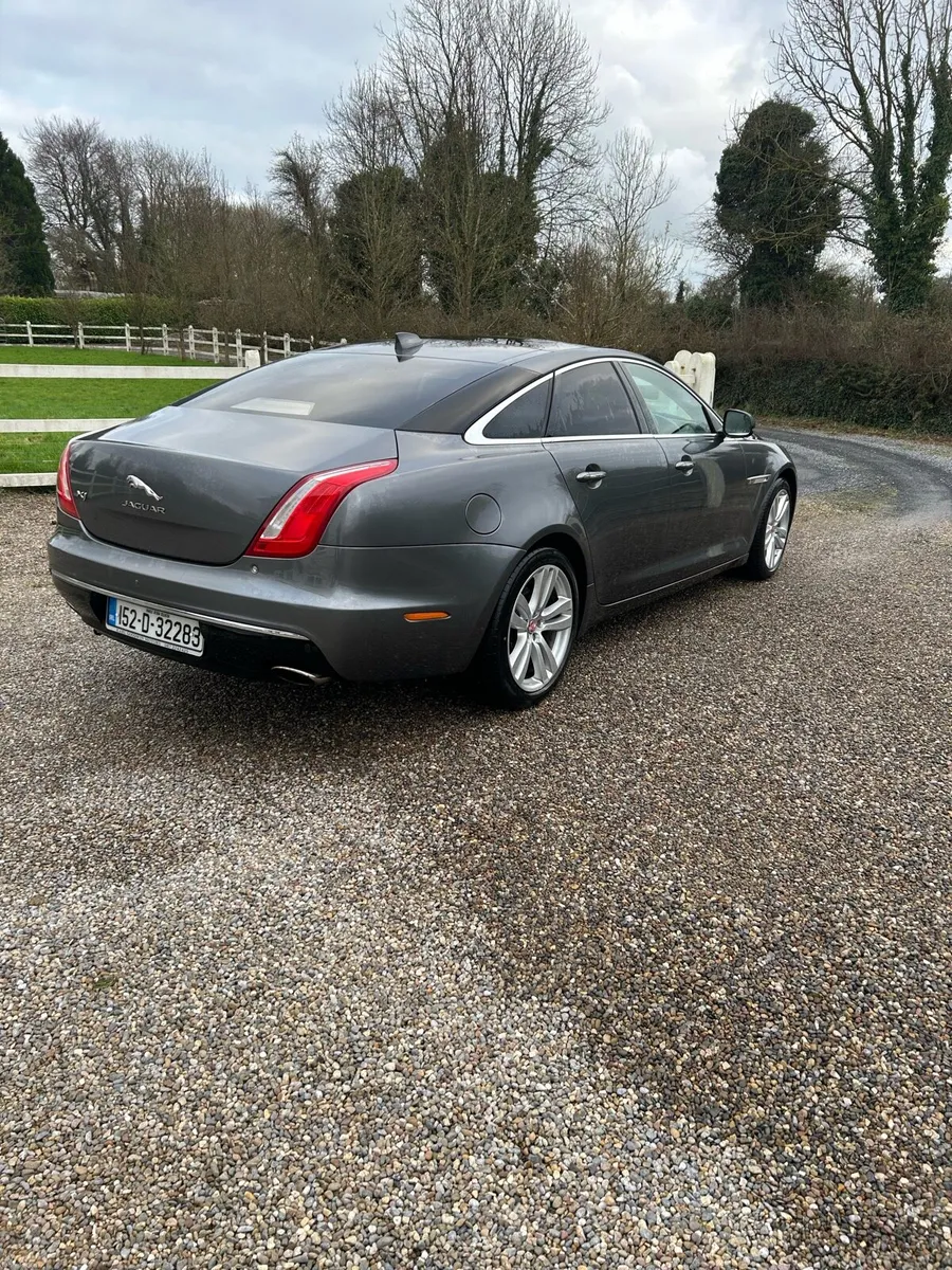 152 Jaguar XJ 3.0 litre V6 Diesel Premium Luxury - Image 4