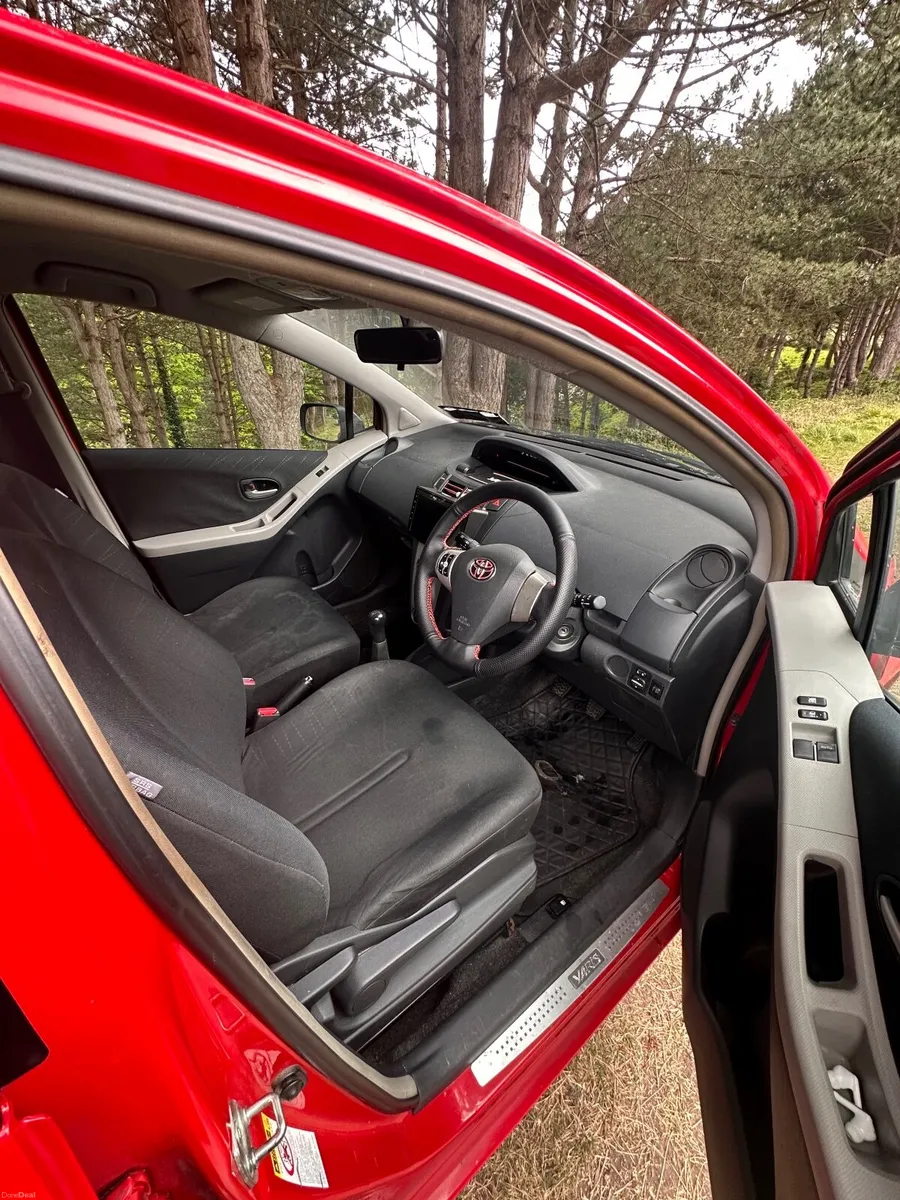 Toyota Yaris 1.3 VVT-i SR | CarPlay | Reverse Cam - Image 3