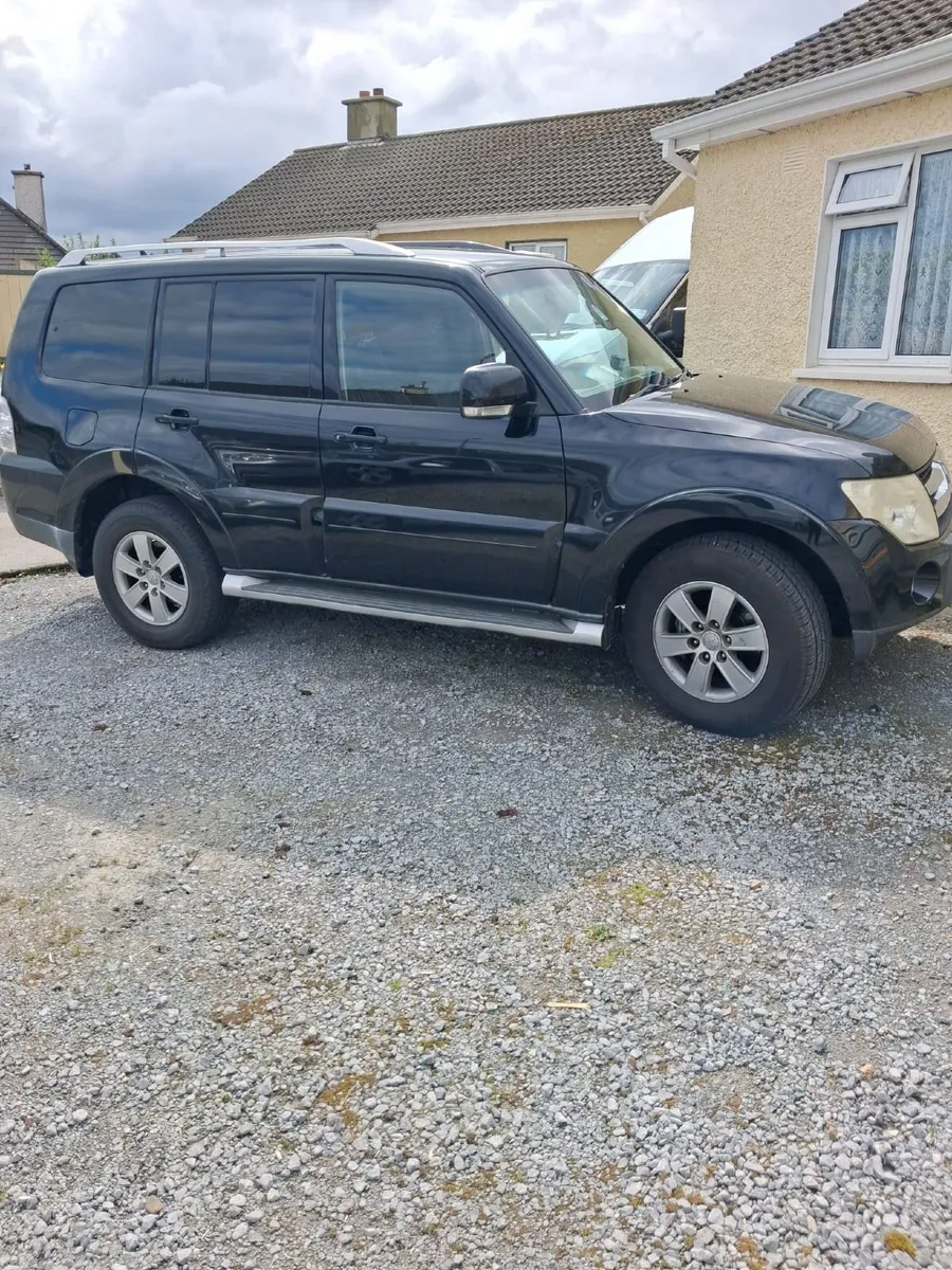 Mitsubishi Pajero 2010 - Image 2