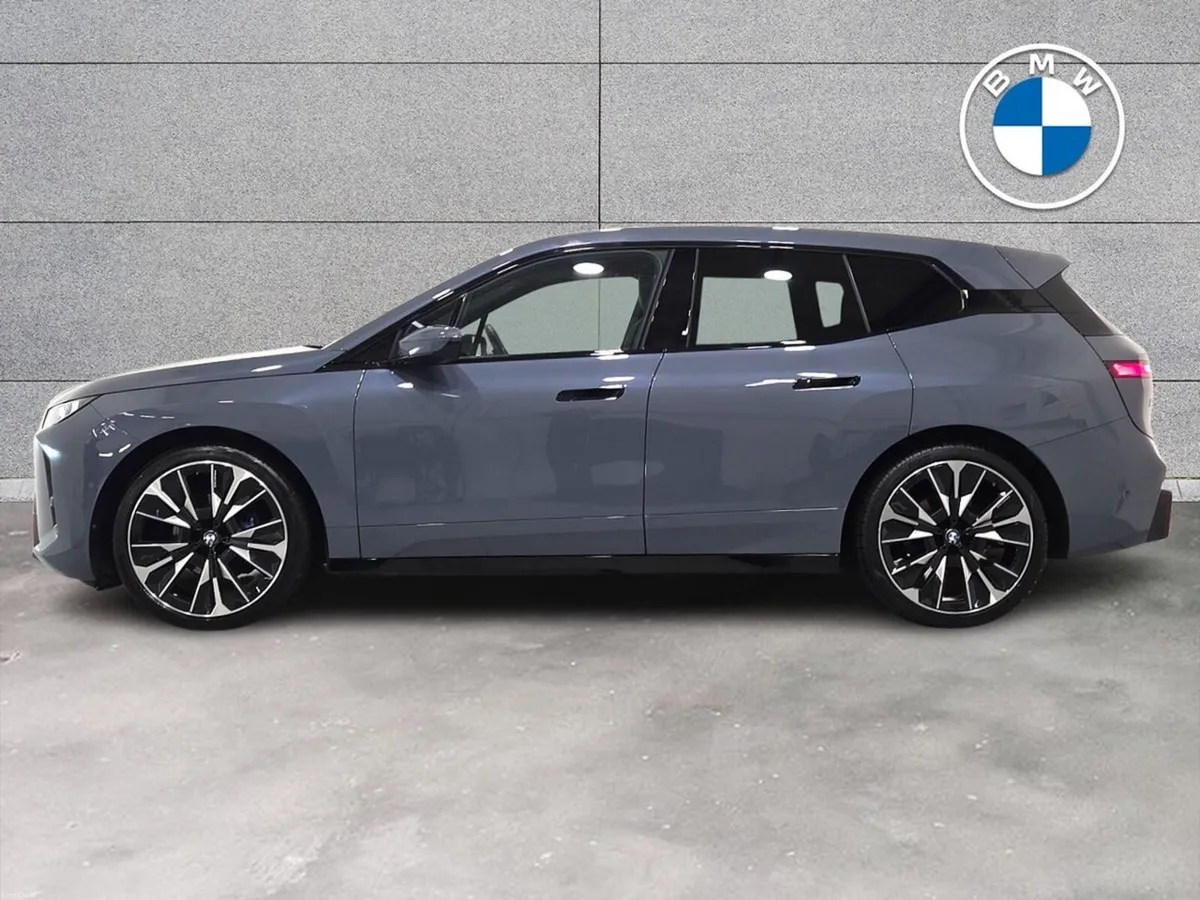 BMW iX xDrive45 M Sport - Image 4