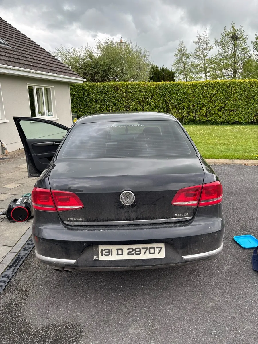 Volkswagen Passat 2.0L - Image 2