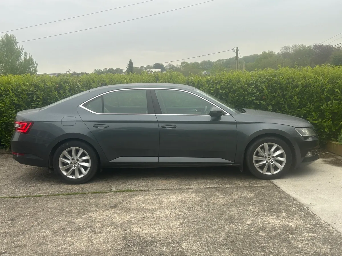 Skoda Superb 2.0ltr dsl 150bhp dsg style - Image 4