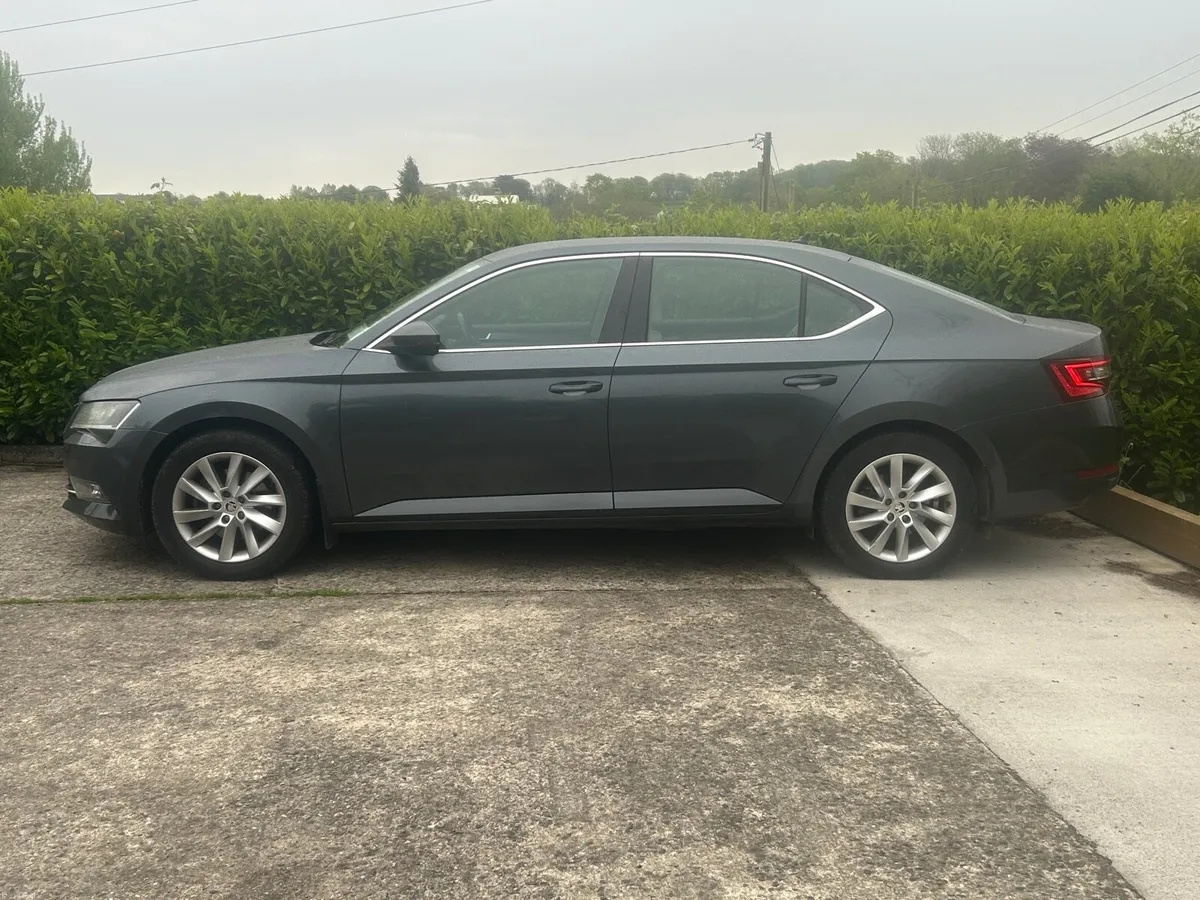 Skoda Superb 2.0ltr dsl 150bhp dsg style - Image 2