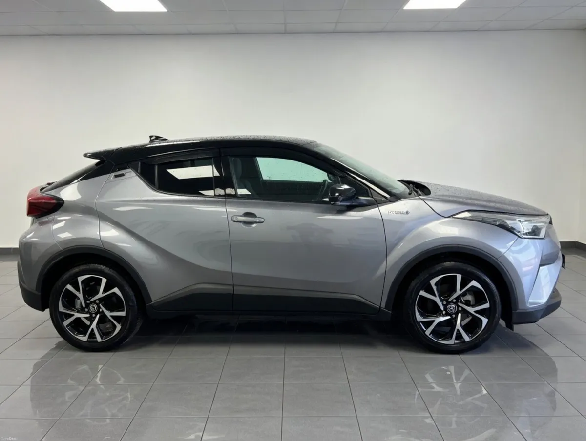 Toyota C-HR 2018 - Image 2