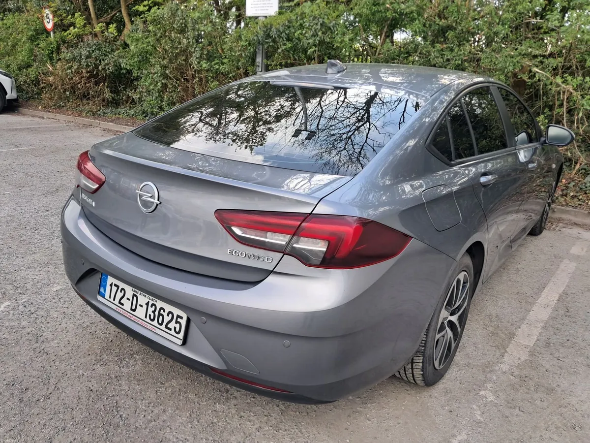 Opel Insignia 2017- Clean a - Image 3