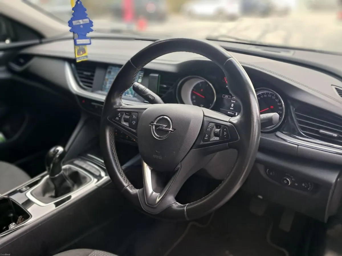 Opel Insignia 2017- Clean a - Image 5