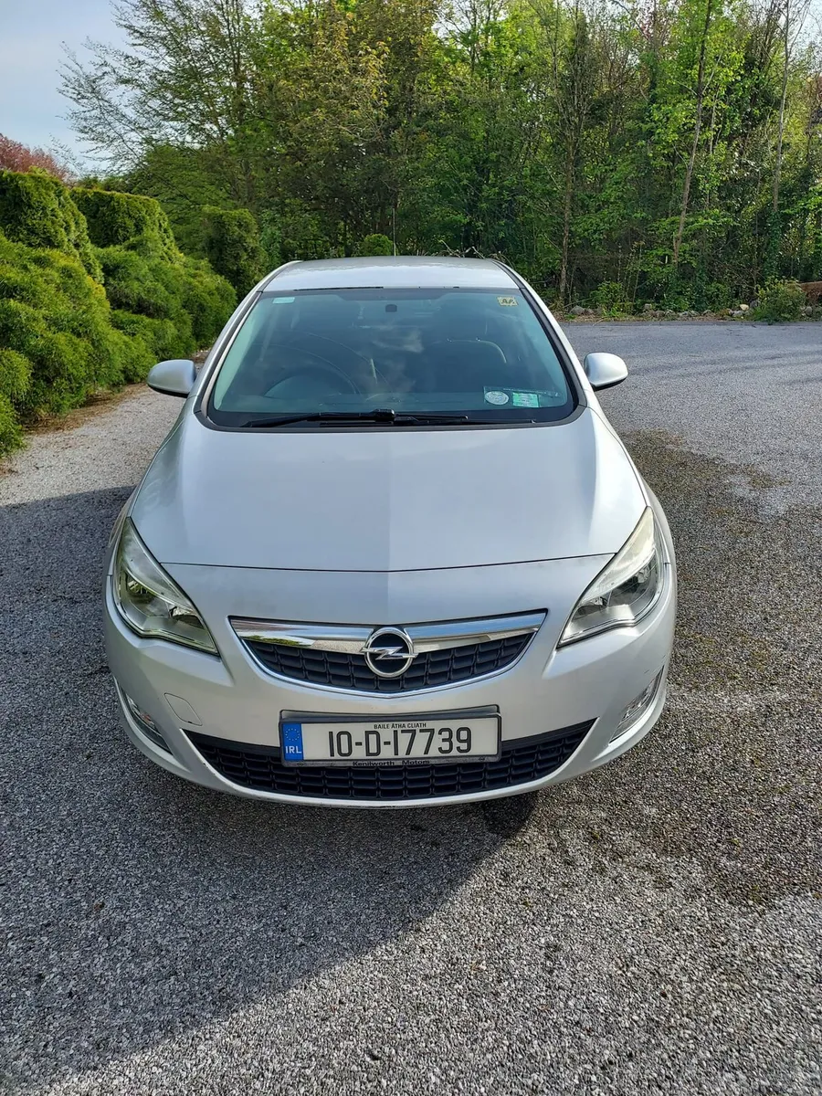 Opel Astra 2010 - Image 1