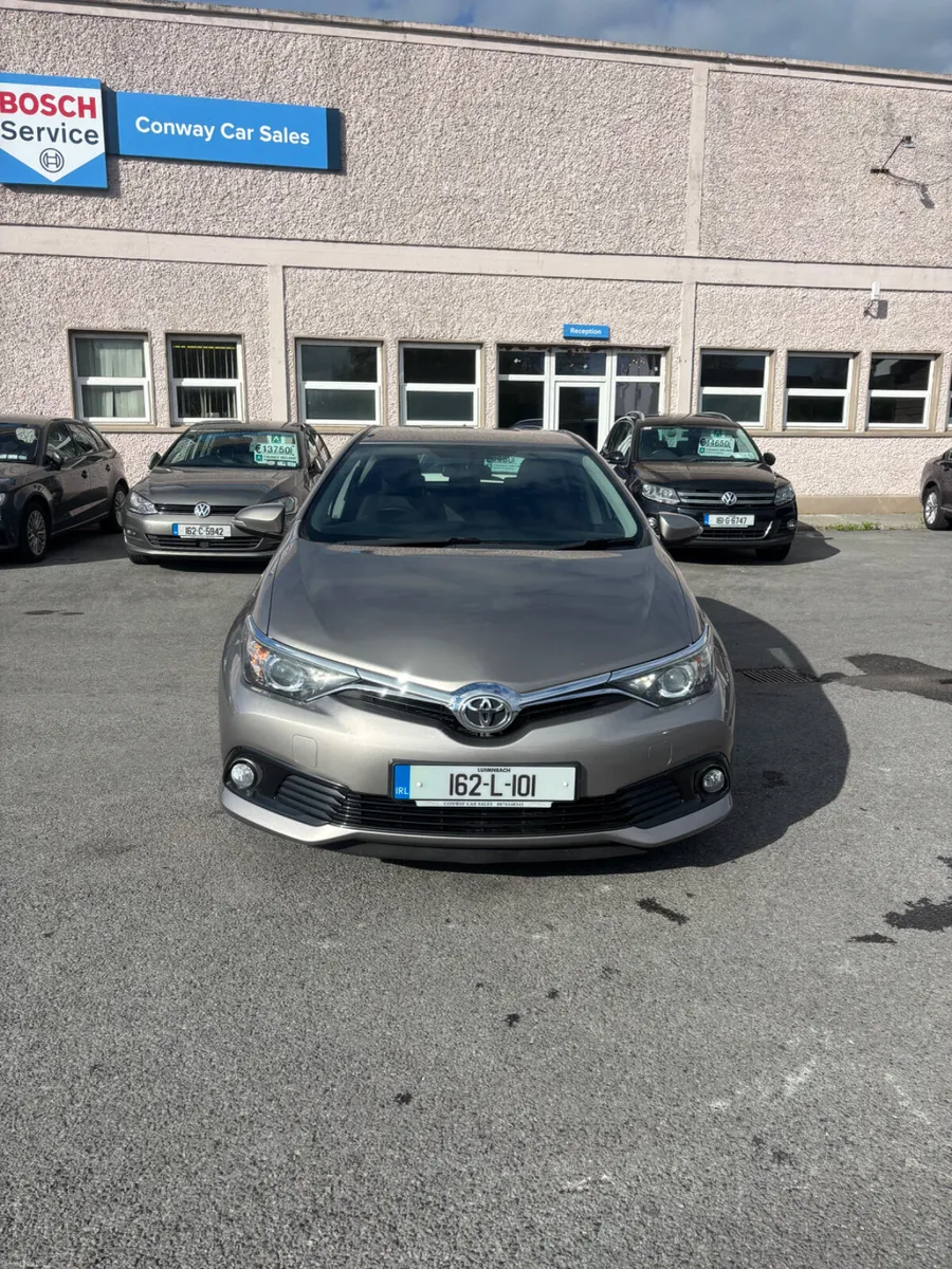 2016 Toyota Auris 1.4 D-4D Aura - Image 2