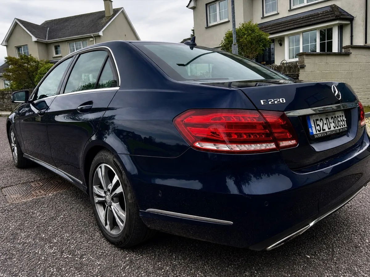 2015 Mercedes E220 Bluetech - Image 2