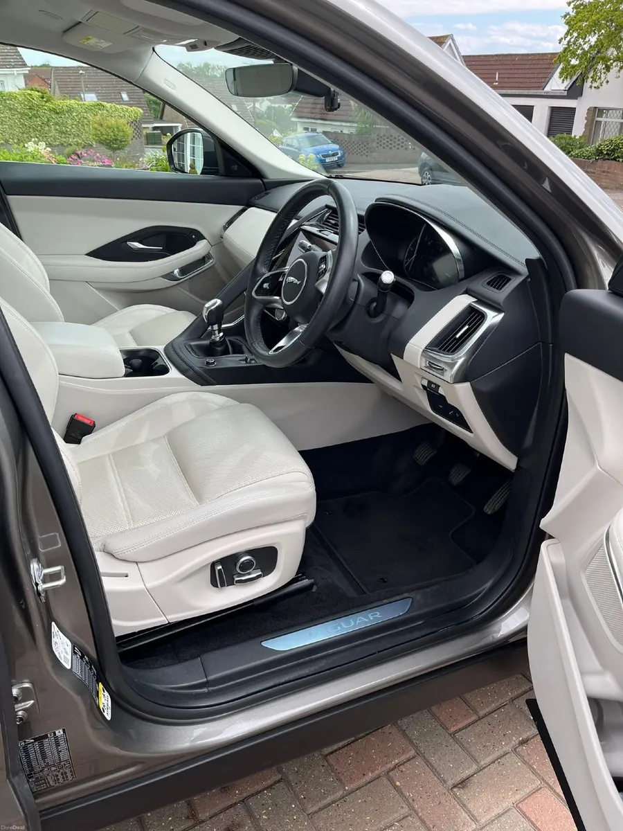 Jaguar E-Pace 2021 - Image 2