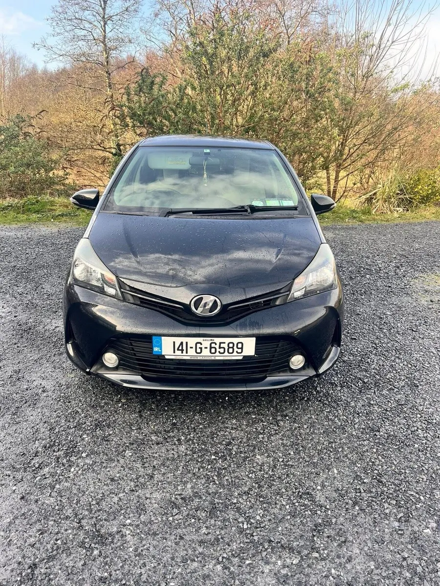 Toyota Vitz 2014 Automatic Car - Image 1
