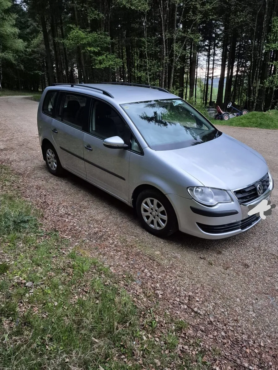 VW Touran 2010 - Image 1