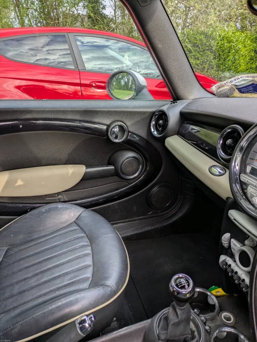 Mini Cooper D 2009 - Image 2