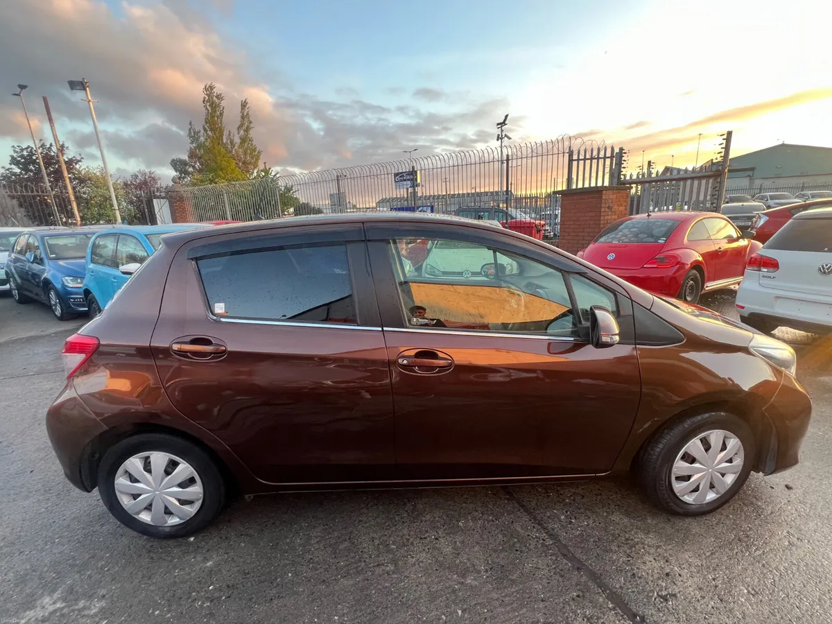 Toyota Vitz 2014 Automatic/immobiliser/ push start - Image 5
