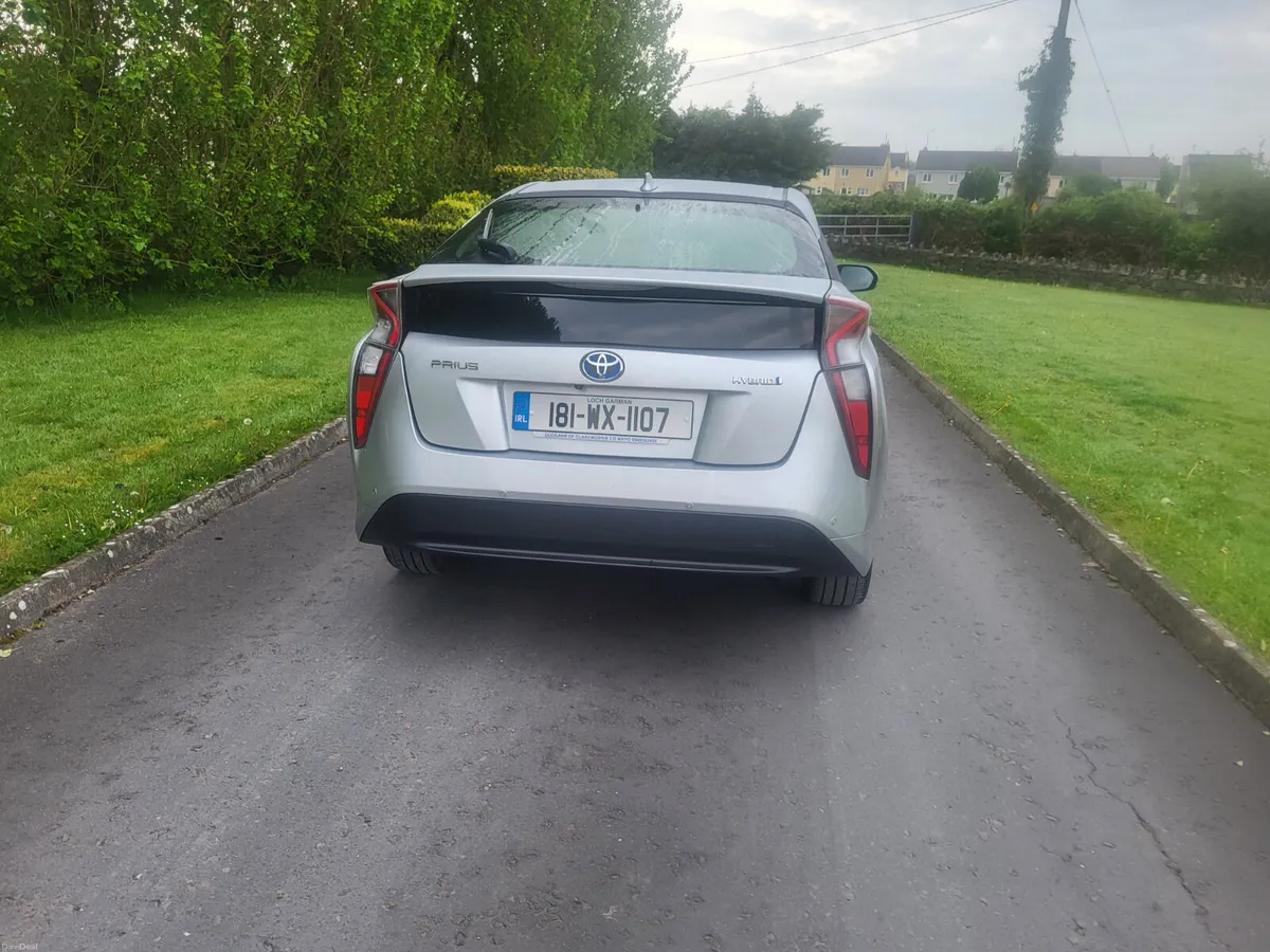 Toyota Prius 2018 HYBRID AUTOMATIC - Image 4