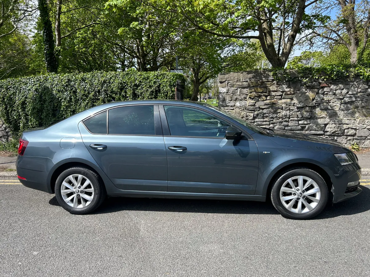 2019 SKODA OCTAIVA SOLEIL PETROL PARKING CAMERA - Image 4