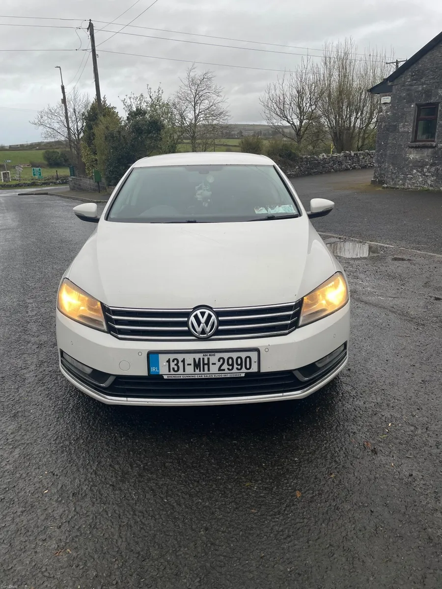 Volkswagen Passat 2013 - Image 2