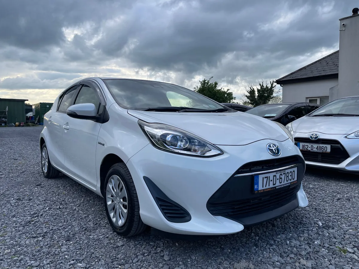 Toyota Aqua 2017 Push start excellent condition - Image 2