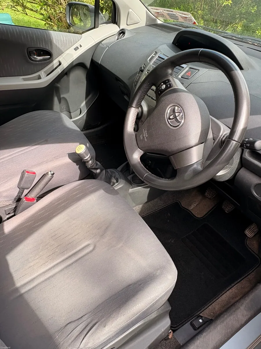 Toyota Yaris 2009 - Image 3