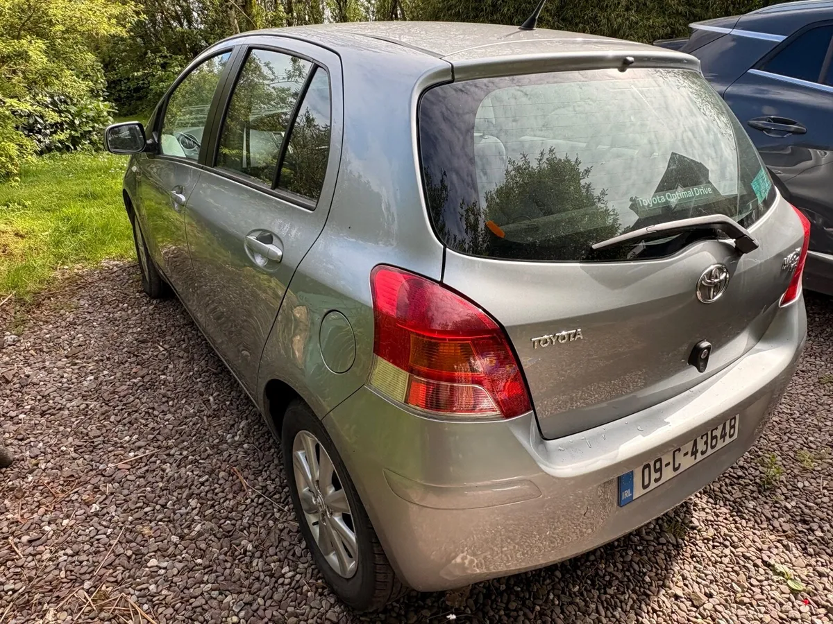 Toyota Yaris 2009 - Image 2