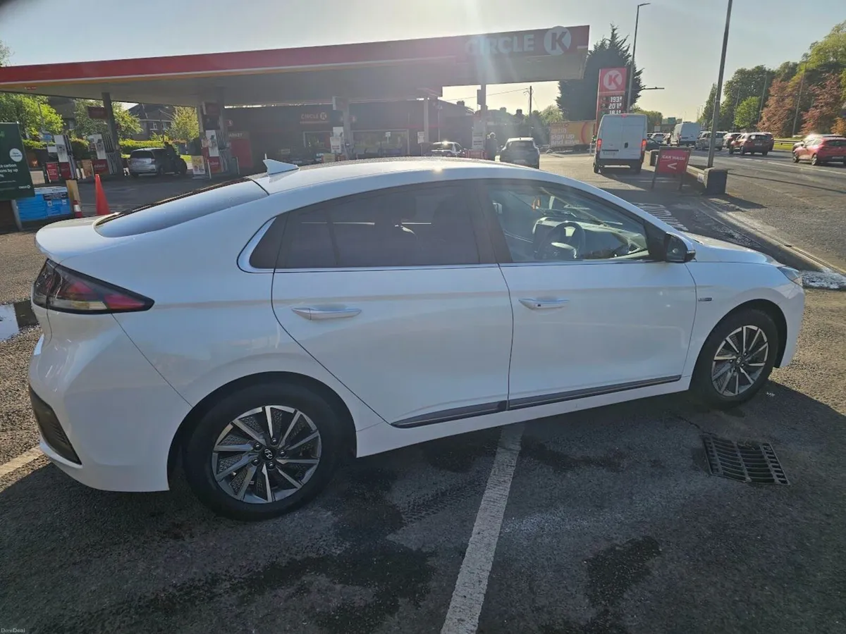 Hyundai IONIQ 2021 - The ultimate "no-stress" EV. - Image 2