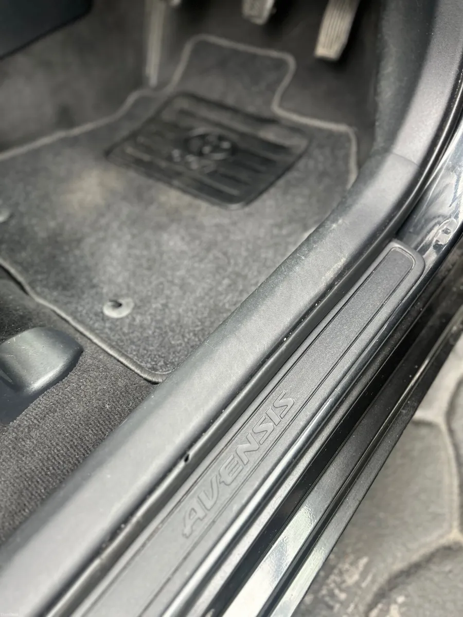 Toyota Avensis 2010 - Image 4
