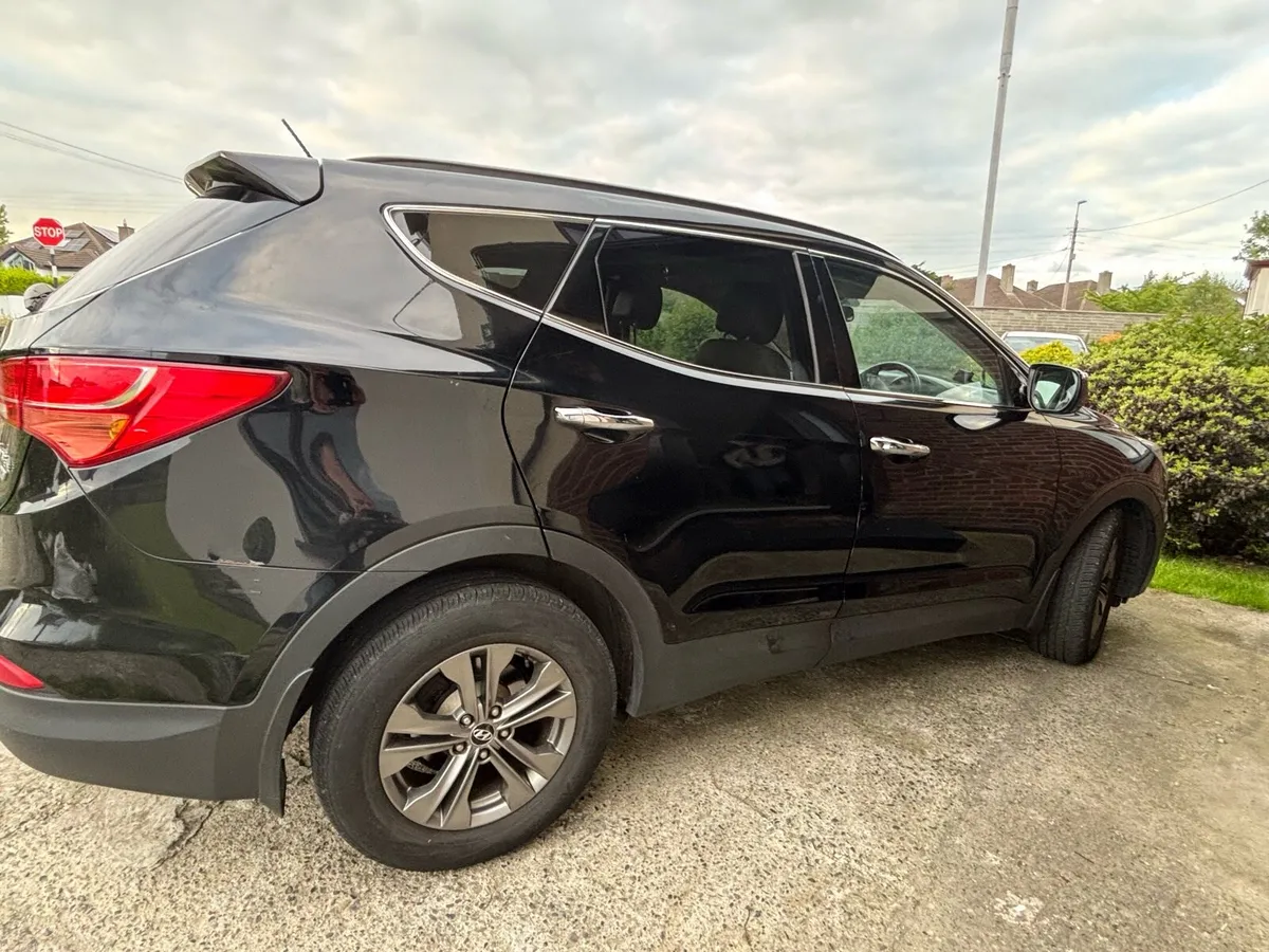 2013 Hyundai Sante Fe - Image 2